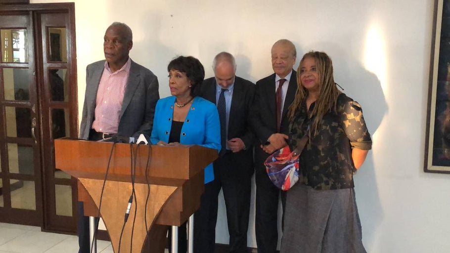 U.S. Congresswoman Maxine Waters, actor Danny Glover make impromptu visit to Haiti