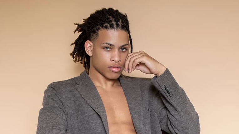 Texas teen who was denied job at Six Flags for his hair signs deal with modeling agency