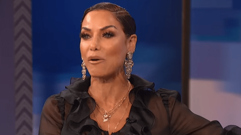 Nicole Murphy Responds To Cosby's Publicist Calling Eddie Murphy A "Hollywood Slave"