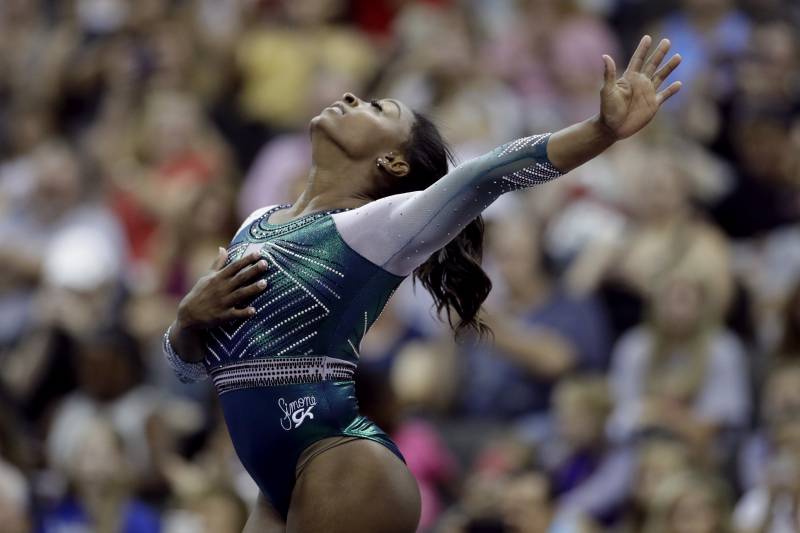 Simone Biles Makes History Again With Jaw-Dropping Beam Dismount